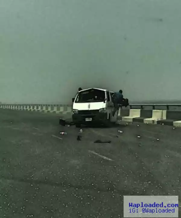 Photos from an auto accident on 3rd Mainland Bridge this afternoon